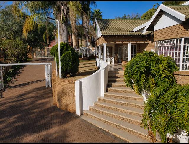 5 BEDROOM FREEHOLD FOR SALE IN CASHAN